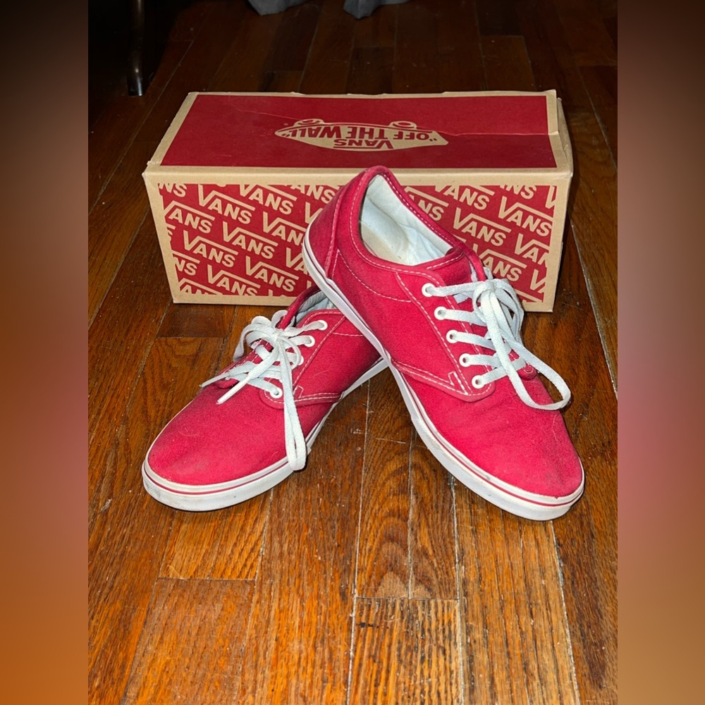 Chili pepper 🌶 and white Vans in the original box size Womens 7.5